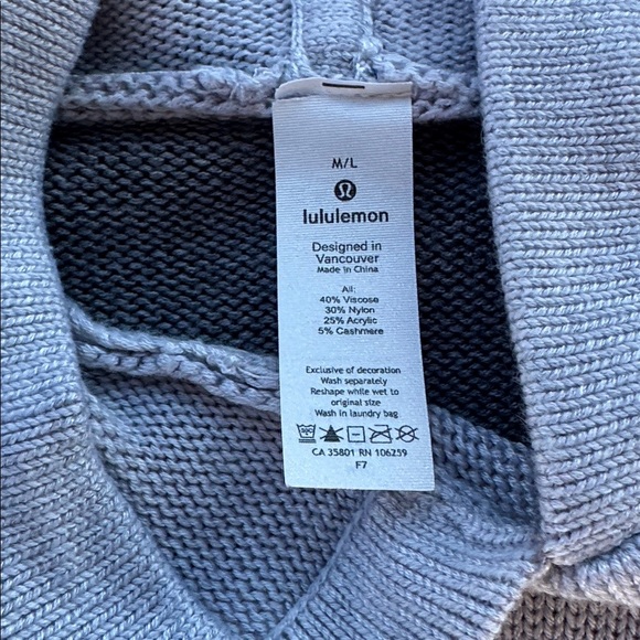Lululemon Opened Up Poncho
DESIGNED FOR ON THE MOVE Size M/L - Picture 13 of 13